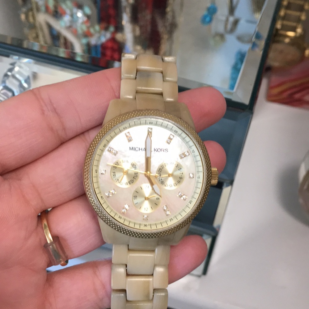 🍾 Michael Kors Porcelain Watch